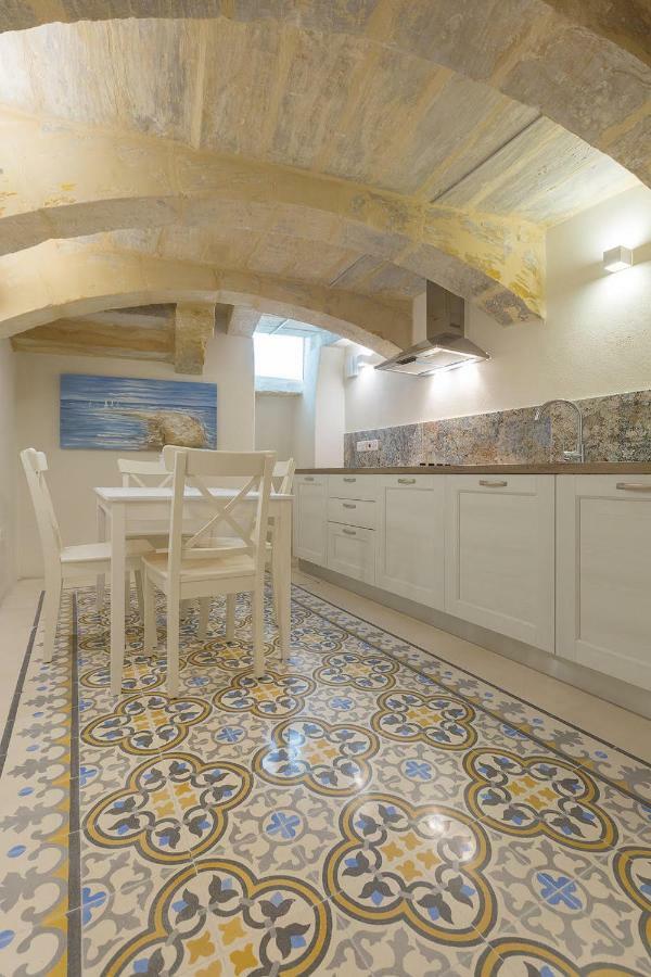 Amelie - Charming Townhouse In The Heart Of Rabat Villa Bagian luar foto